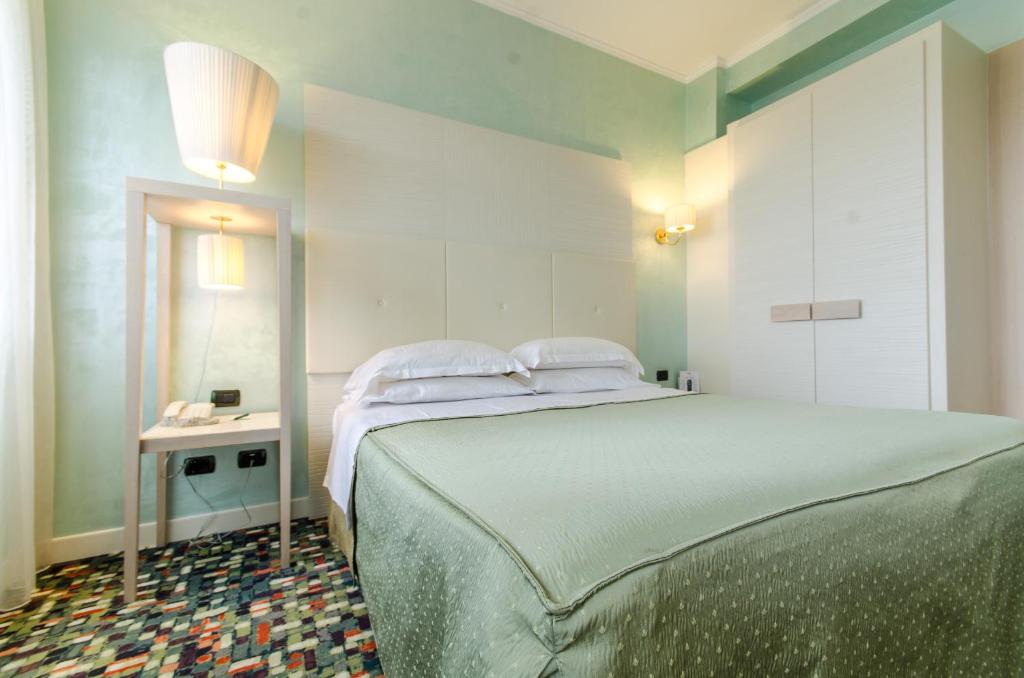 Postel nebo postele na pokoji v ubytování Hotel Ovidius