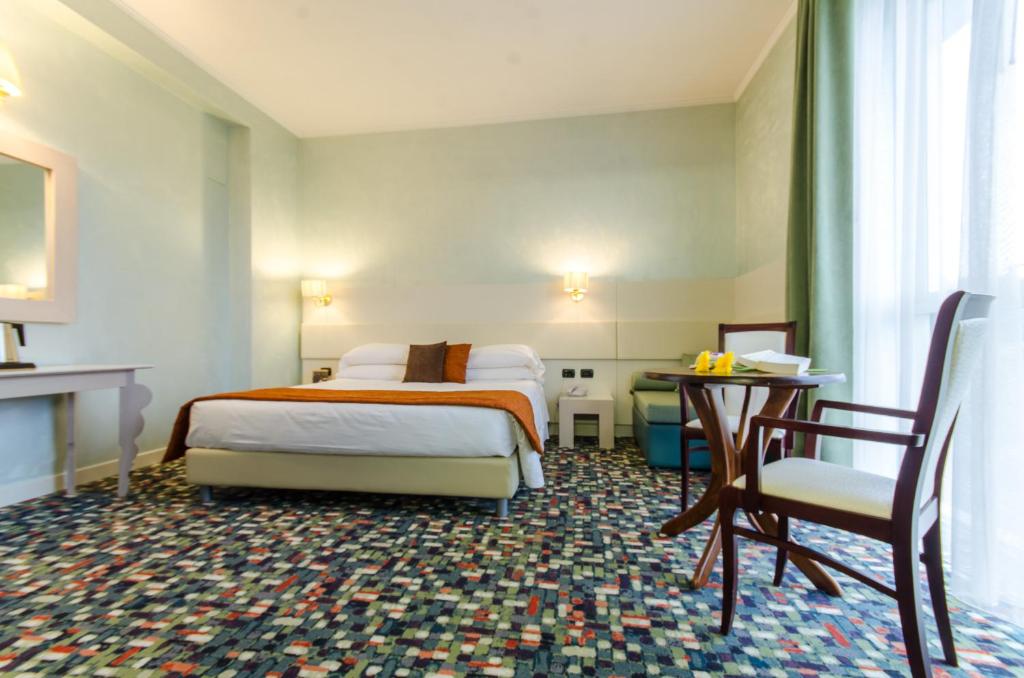 Postel nebo postele na pokoji v ubytování Hotel Ovidius