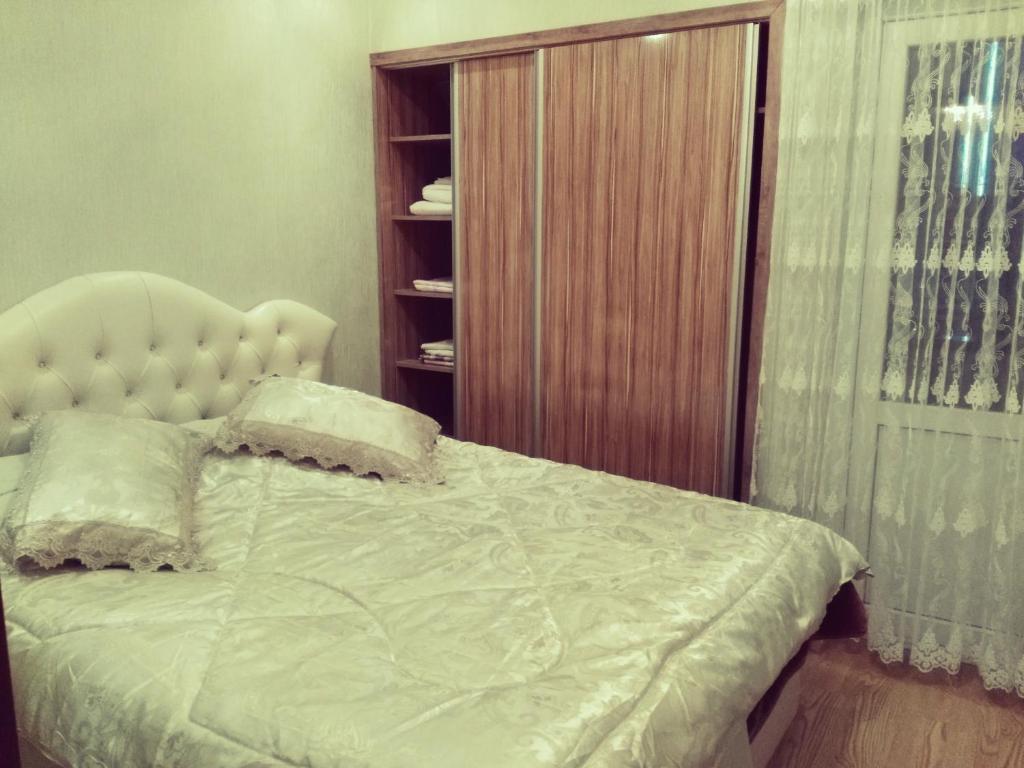 Ein Bett oder Betten in einem Zimmer der Unterkunft Tamar's Apartment on Inasaridze 7A