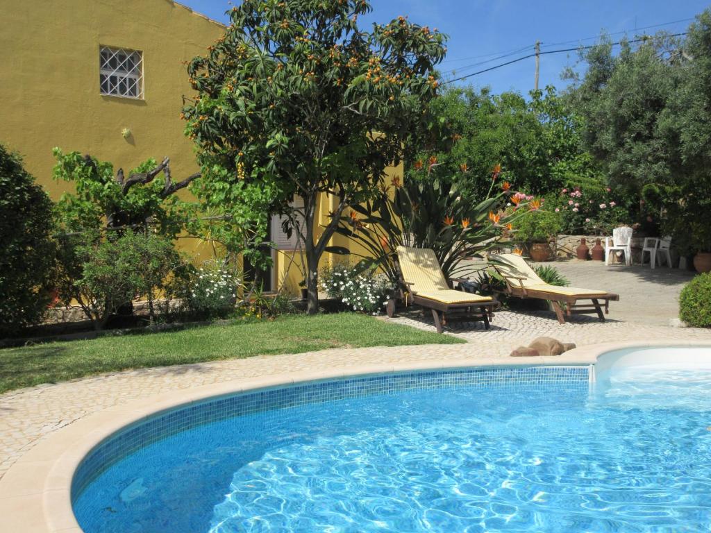 a swimming pool in the yard of a house at Casa Manuel in São Brás de Alportel