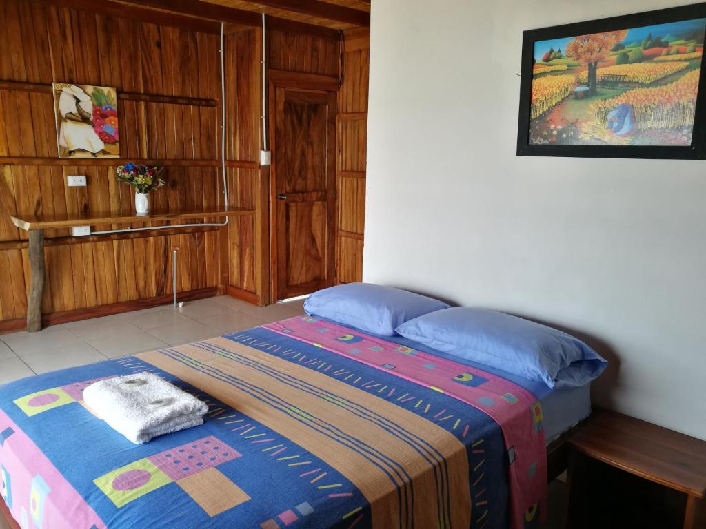 Postel nebo postele na pokoji v ubytování Cocoa Inn Hostal