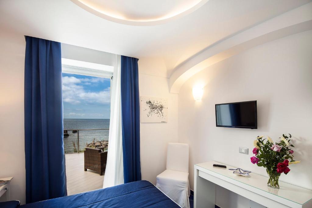 Postel nebo postele na pokoji v ubytování Ischia Blu Resort
