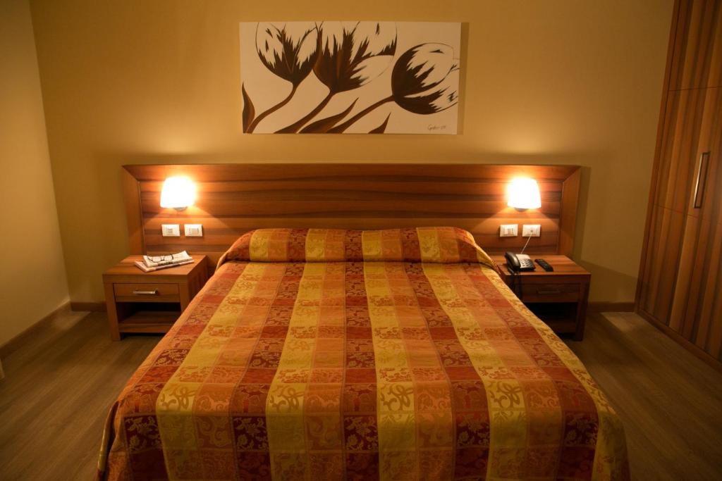 Postel nebo postele na pokoji v ubytování Hotel Calinferno