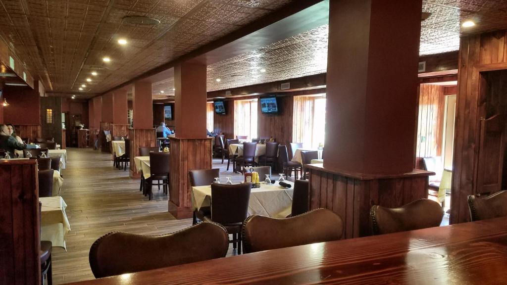 Restaurace v ubytování Skytop Lodge