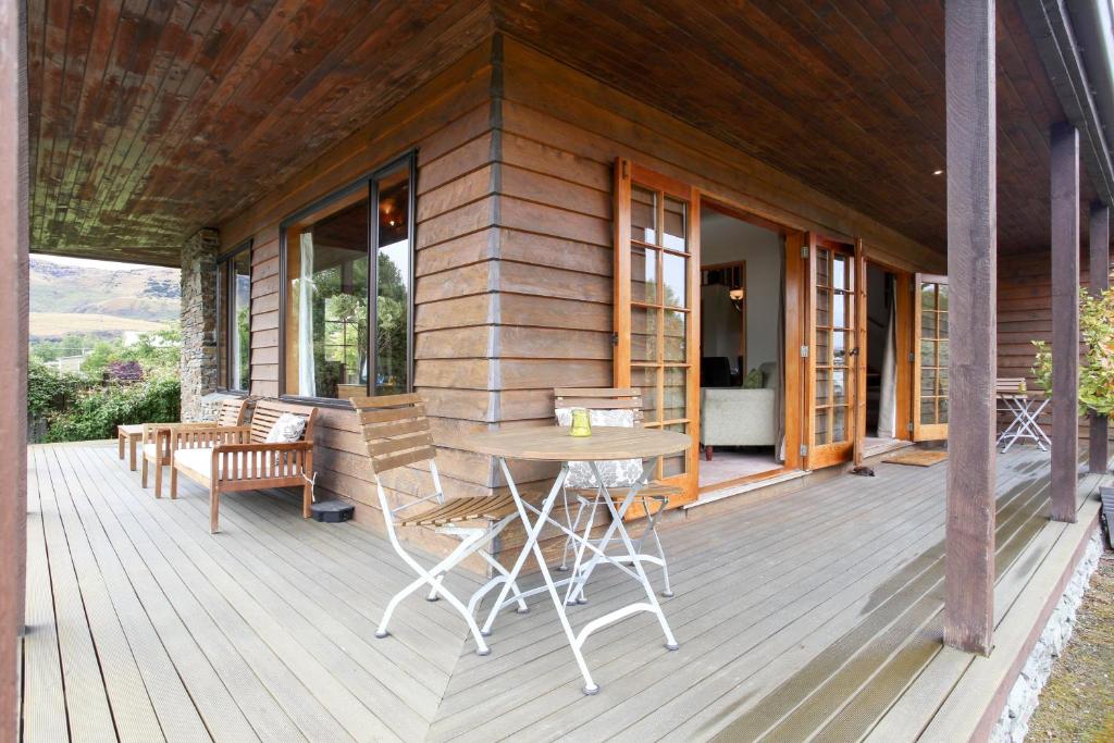 Balkón nebo terasa v ubytování Glenorchy Lake House