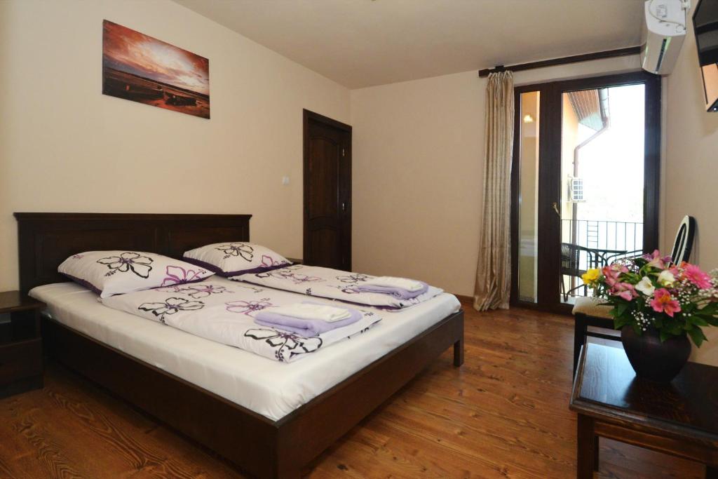 Postel nebo postele na pokoji v ubytování Vila Golful Dunării