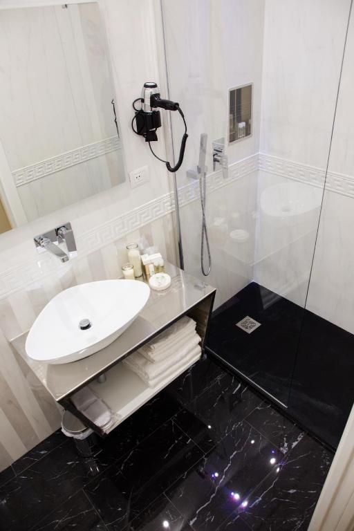 A bathroom at Antico Corso Charme