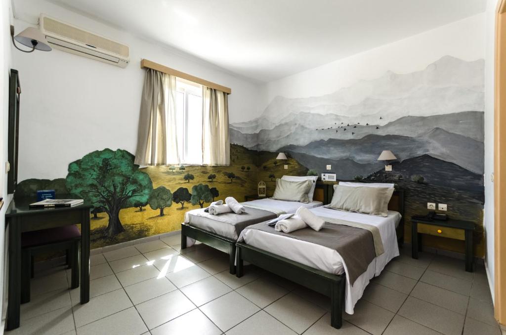 A bed or beds in a room at Happiness Apartments