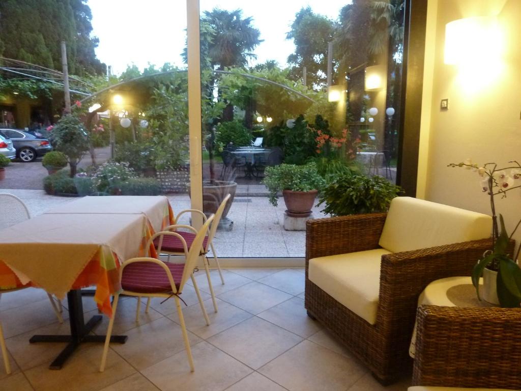 Posezení v ubytování Garnì Ischia