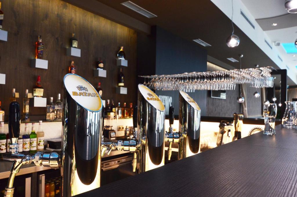 Lounge nebo bar v ubytování AZUL Hotel & Restaurant Partizánske