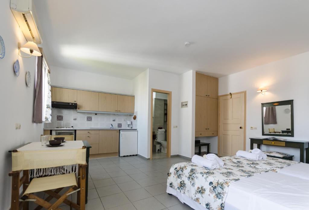 A kitchen or kitchenette at Happiness Apartments