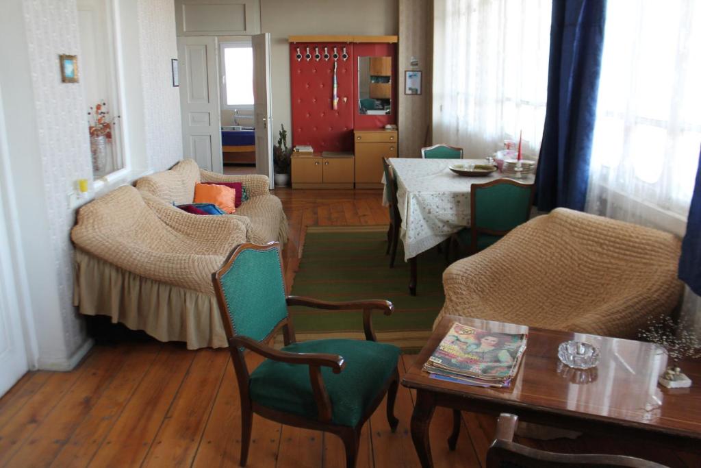 Posezení v ubytování TLT Guest House