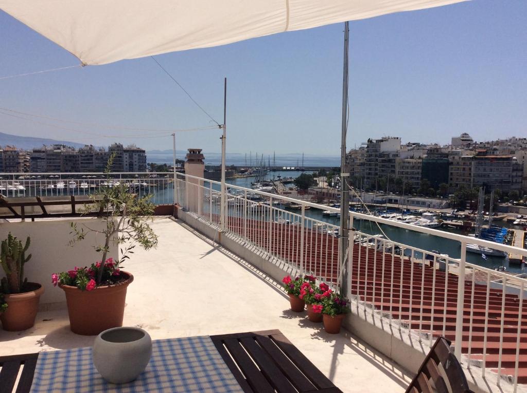 Balkón nebo terasa v ubytování Piraeus Apartment with Endless View