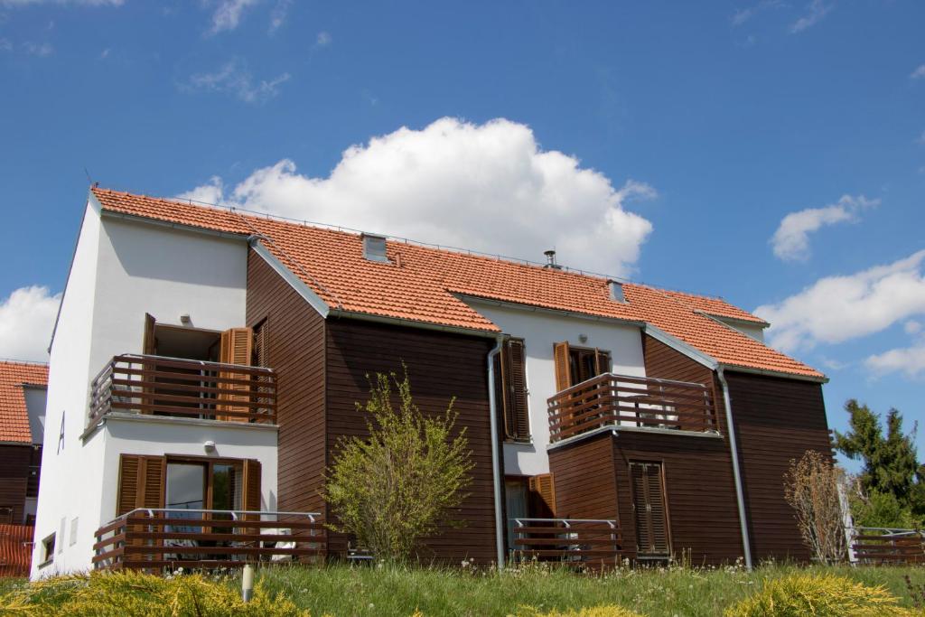 Budova, kde se aparthotel nachází