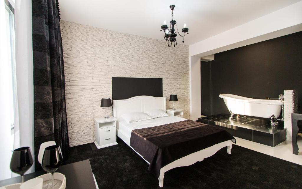 Postel nebo postele na pokoji v ubytování Hotel Evianne Boutique