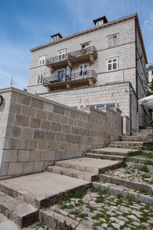 Budova, kde se apartmán nachází