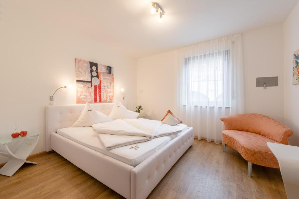 Postel nebo postele na pokoji v ubytování Hotel Garni Vinea Montis