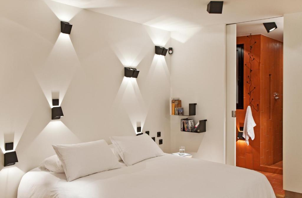 Postel nebo postele na pokoji v ubytování DestinationBCN Urgell Apartment