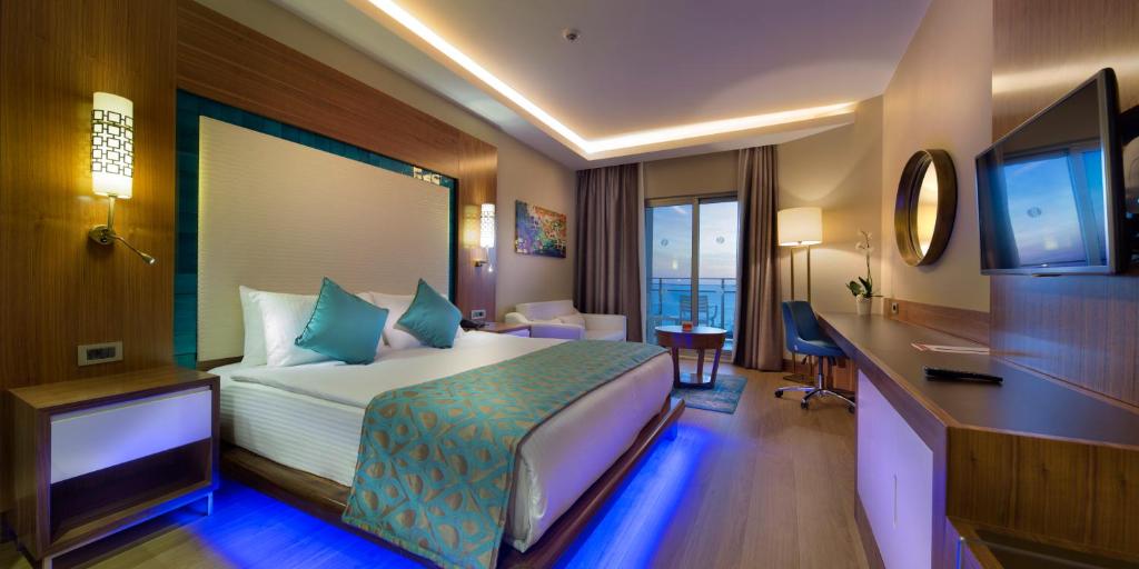 Ramada Resort Kusadasi & Golf - 