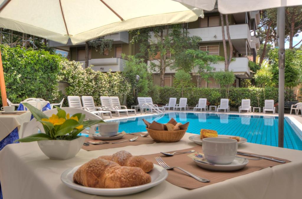Bazén v ubytování Hotel Reggiana nebo v jeho okolí
