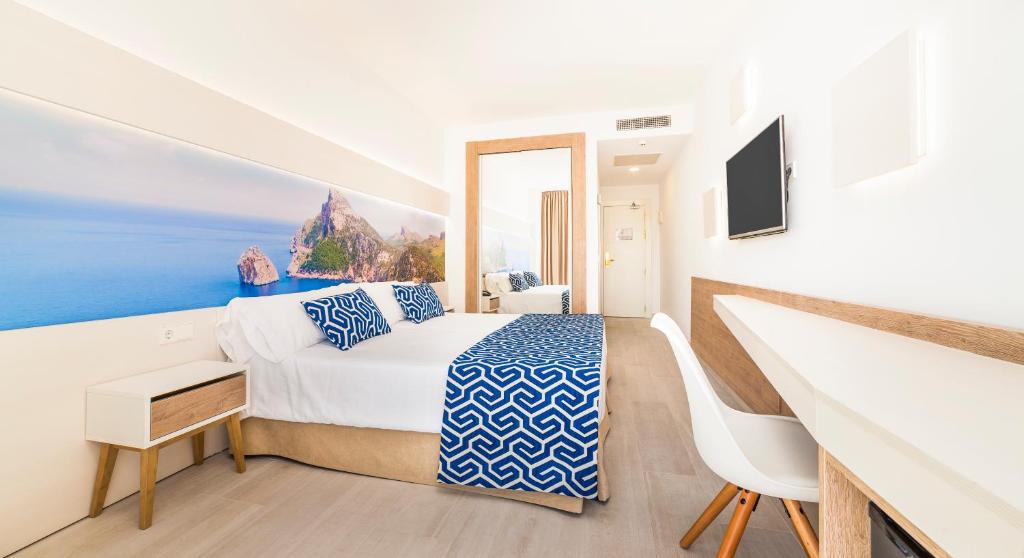 Cama ou camas em um quarto em Globales Palmanova