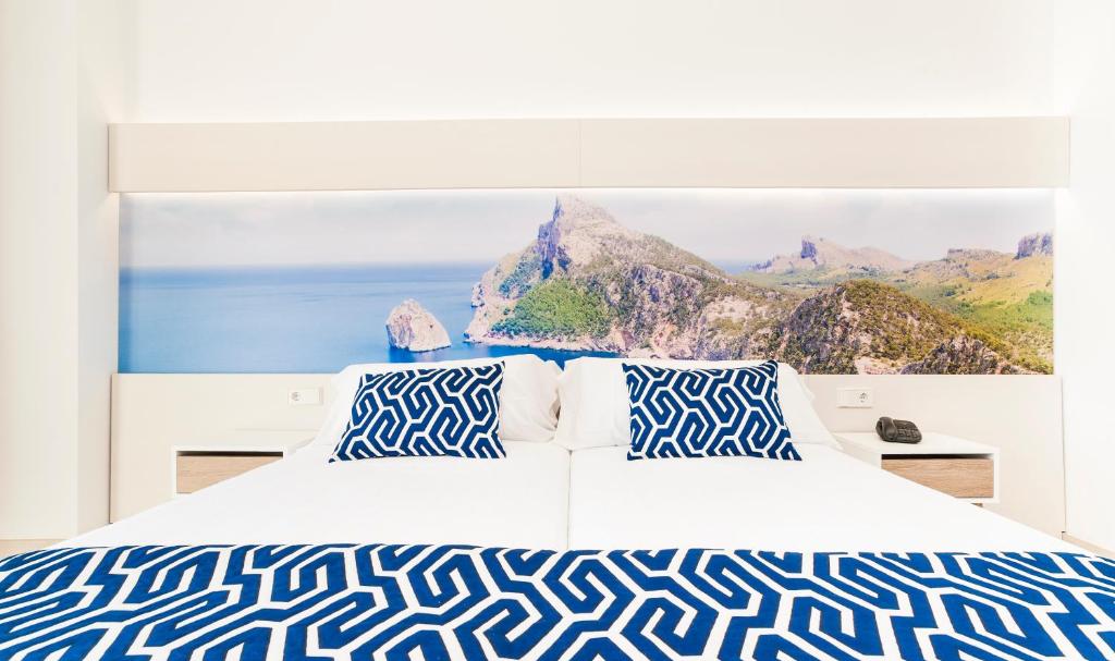 Cama ou camas em um quarto em Globales Palmanova