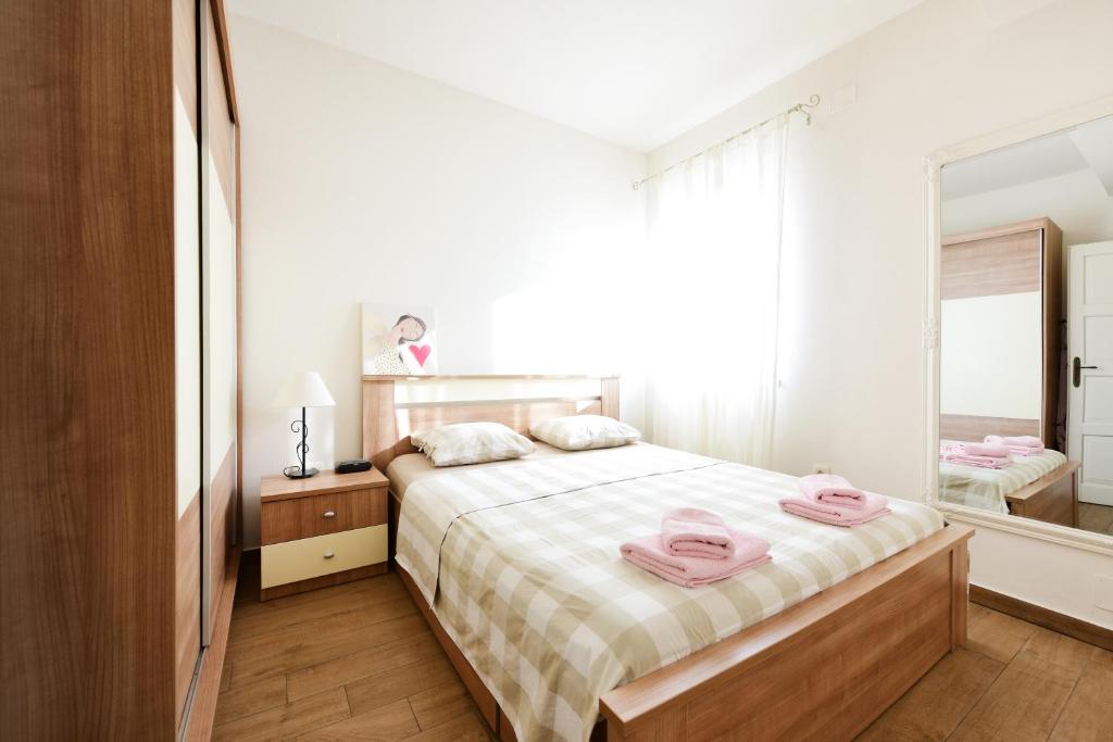 Postel nebo postele na pokoji v ubytování Apartments ZARA & TONI