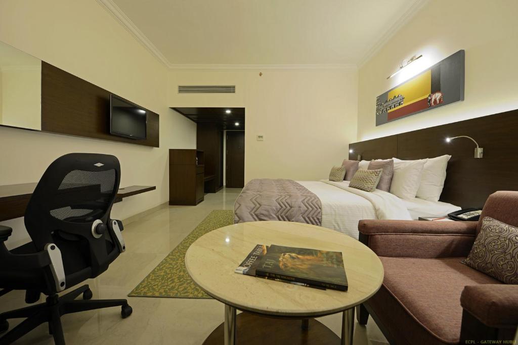 TV a/nebo společenská místnost v ubytování Hotel Naveen Lakeside