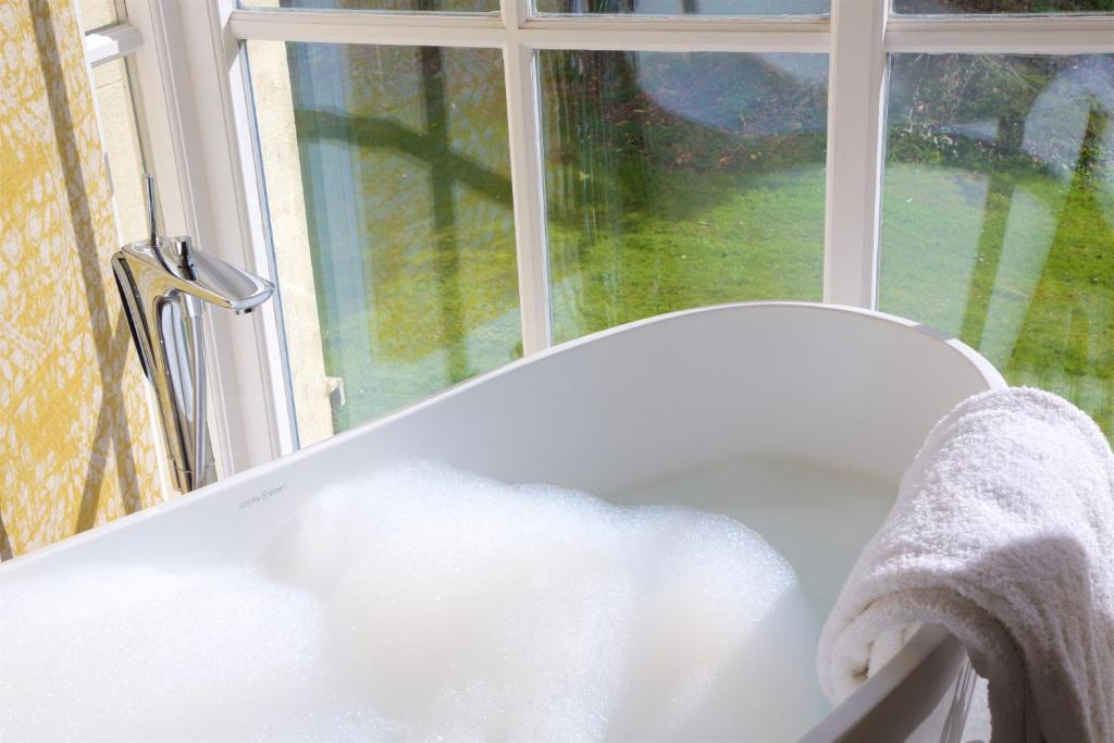 Storrs Hall Hotel on the shore of Lake Windermere - Resim 41