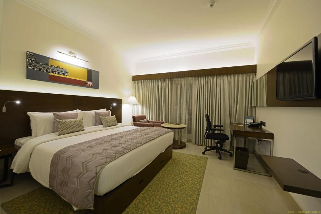 TV a/nebo společenská místnost v ubytování Hotel Naveen Lakeside