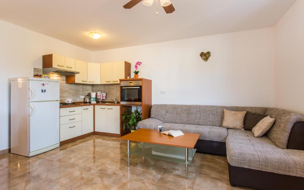 Kuchnia lub aneks kuchenny w obiekcie Apartman Deja