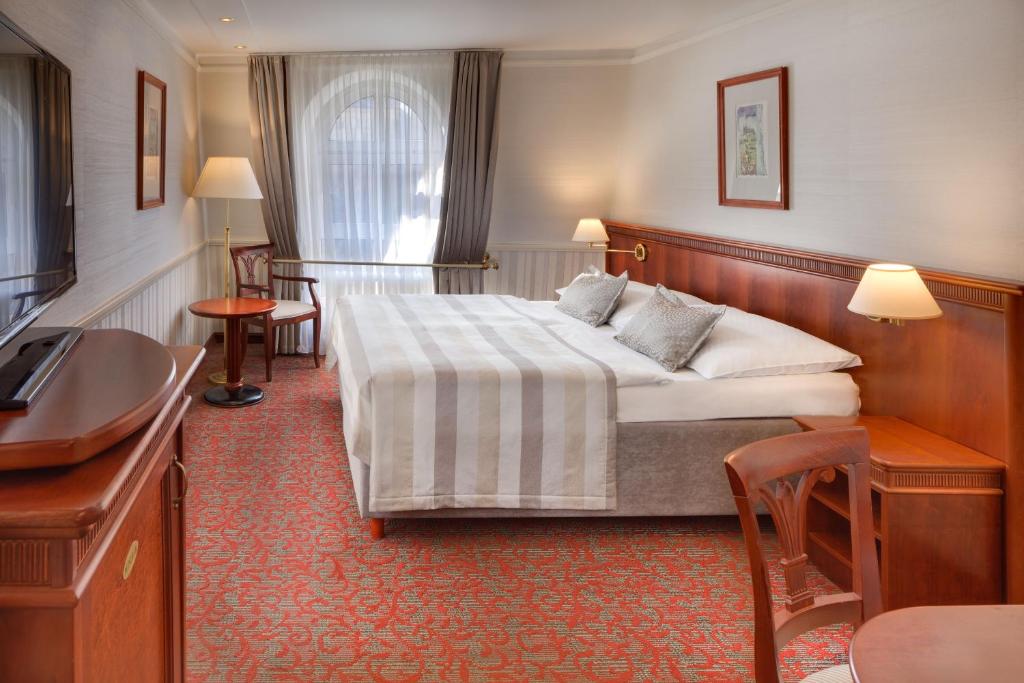 Postel nebo postele na pokoji v ubytování Adria Hotel Prague