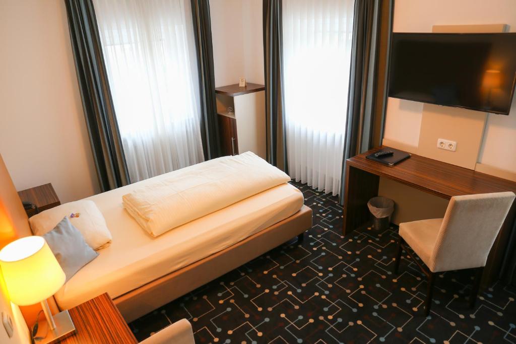 TV a/nebo společenská místnost v ubytování Hotel Königer