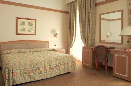 Postel nebo postele na pokoji v ubytování Grand Hotel Delle Terme Re Ferdinando