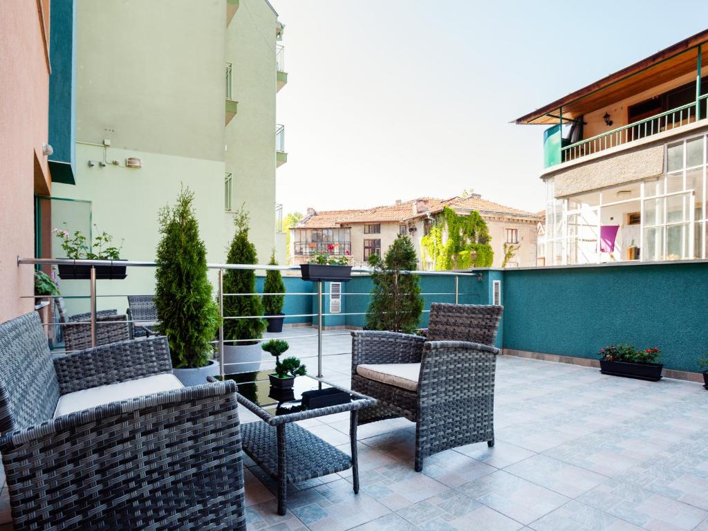 Bright House - Deluxe Apartment With Terrace