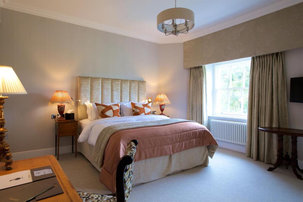 Storrs Hall Hotel - 