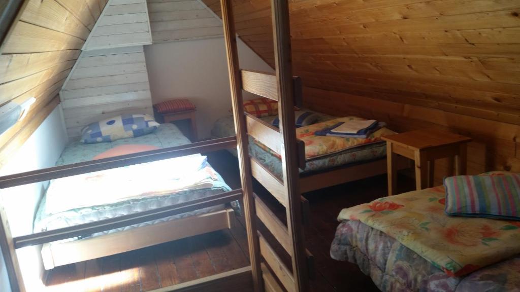 Palanda nebo palandy na pokoji v ubytování APARTMAJI STARI KOVAČ