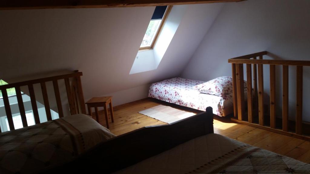 Postel nebo postele na pokoji v ubytování APARTMAJI STARI KOVAČ