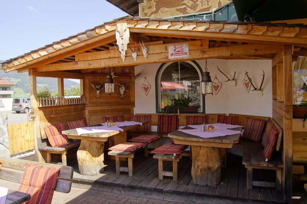 Reštaurácia alebo iné gastronomické zariadenie v ubytovaní Appartement Jagdhof