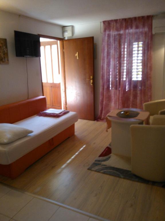 Postel nebo postele na pokoji v ubytování Studio Apartments Kuljiš