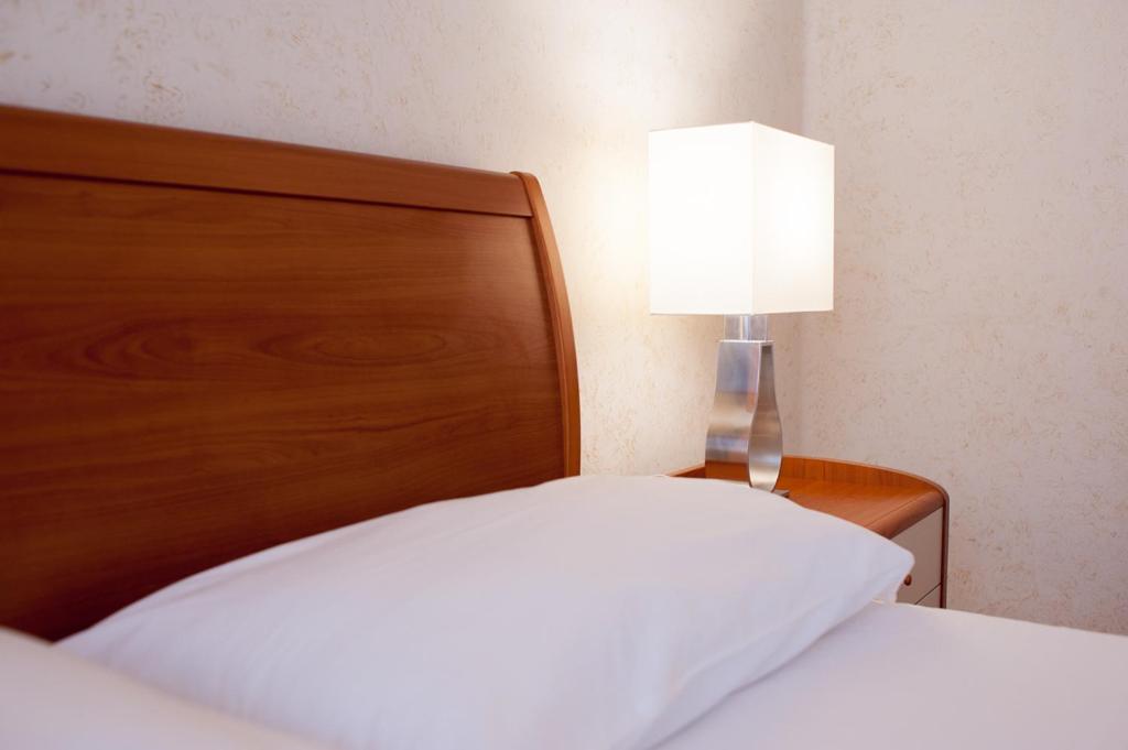 A bed or beds in a room at Appartamento Masha