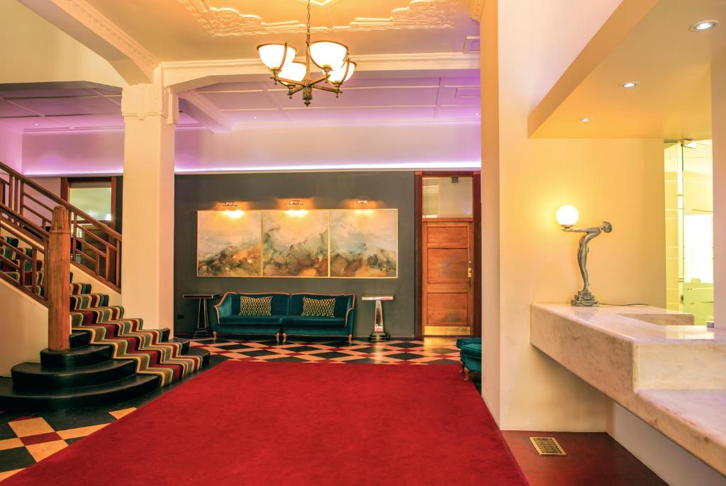 Posezení v ubytování Art Deco Masonic Hotel