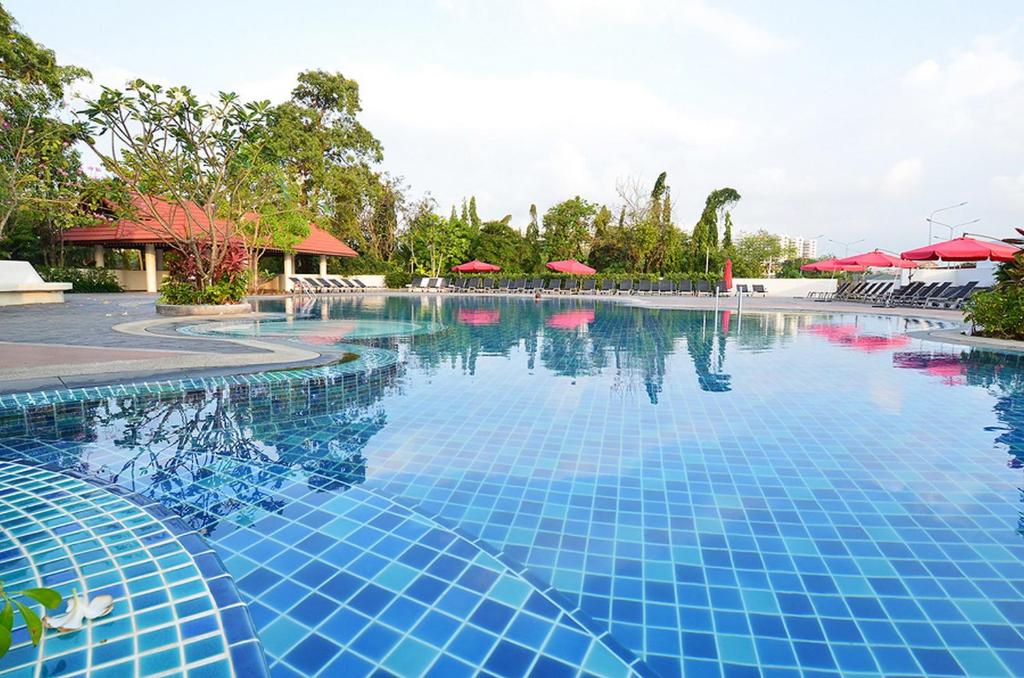 Bazén v ubytování Welcome Jomtien Beach Hotel nebo v jeho okolí