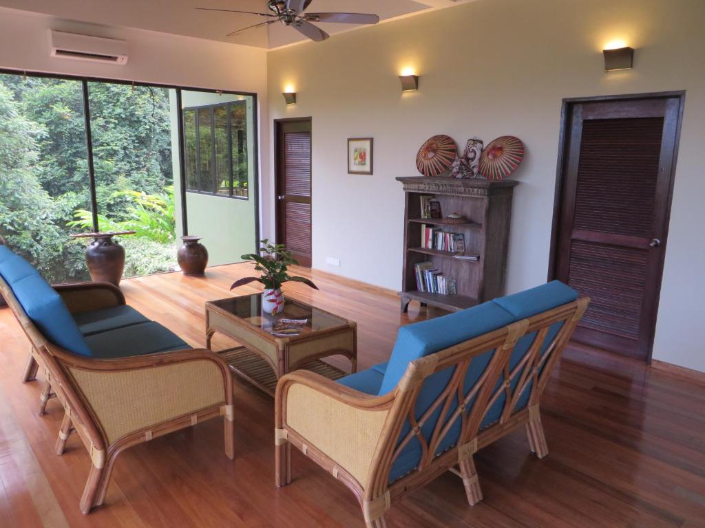 Posezení v ubytování Nanga Damai Homestay