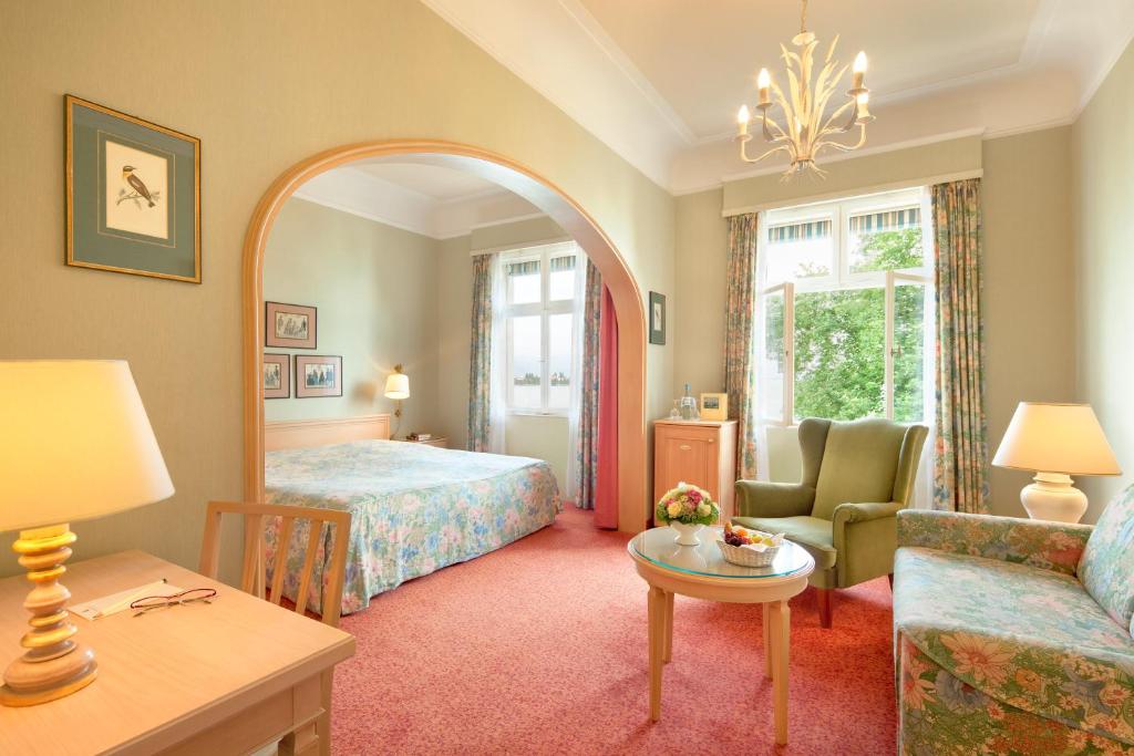Postel nebo postele na pokoji v ubytování Hotel Bad Schachen