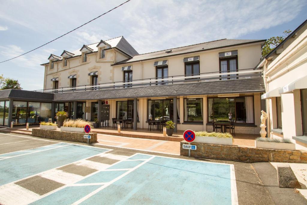 Hôtel les 13 Assiettes, Le Val-Saint-Père – Tarifs 2023