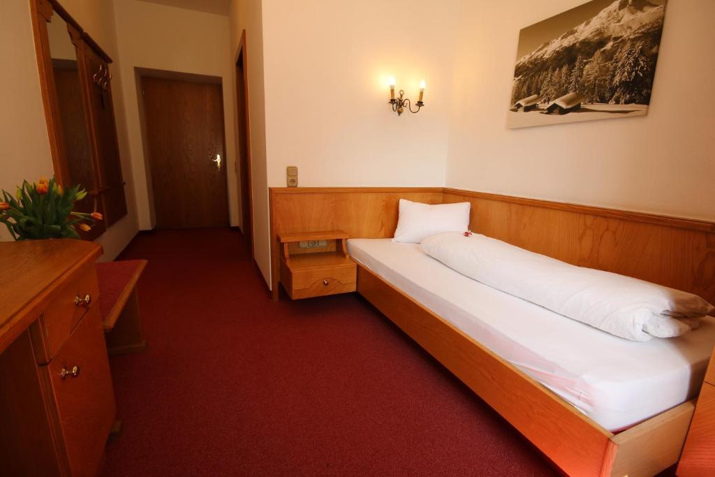 Posteľ alebo postele v izbe v ubytovaní Hotel Gasthof Neuner