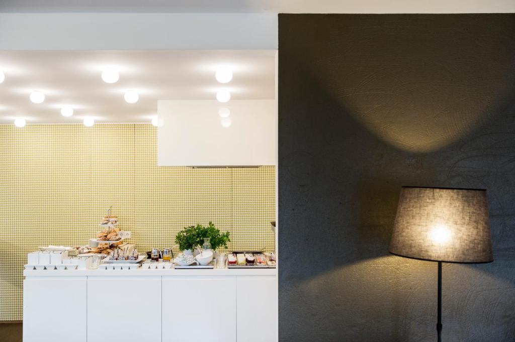 Kuchyň nebo kuchyňský kout v ubytování Designhotel Gius La Residenza