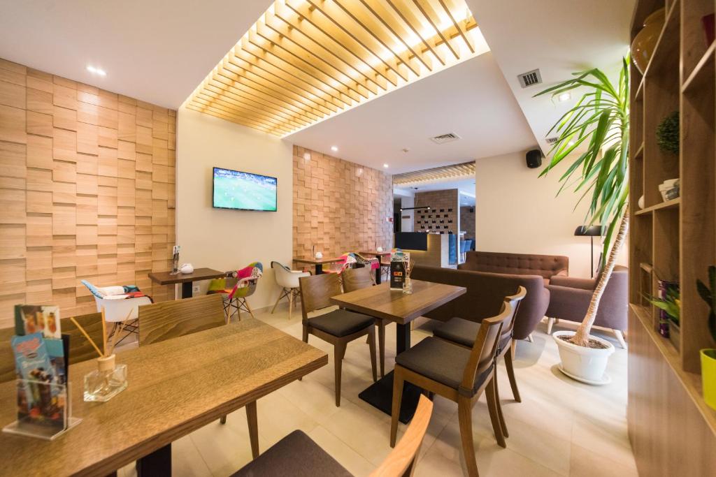 Μια τηλεόραση ή/και κέντρο ψυχαγωγίας στο Hotel Mons