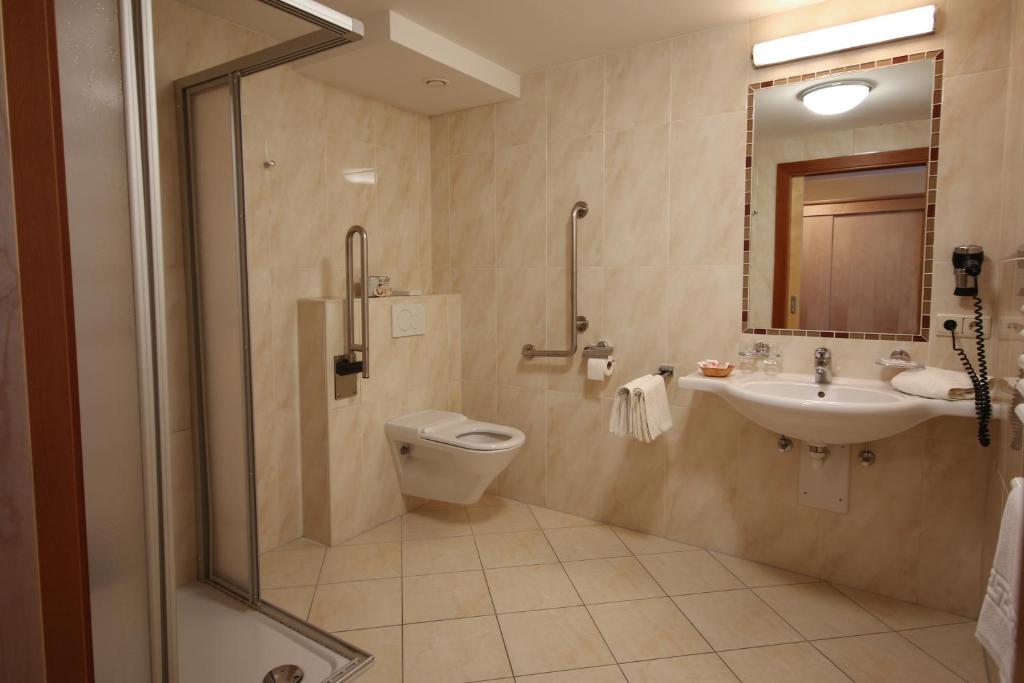 Kúpeľňa v ubytovaní Hotel Gasthof Neuner